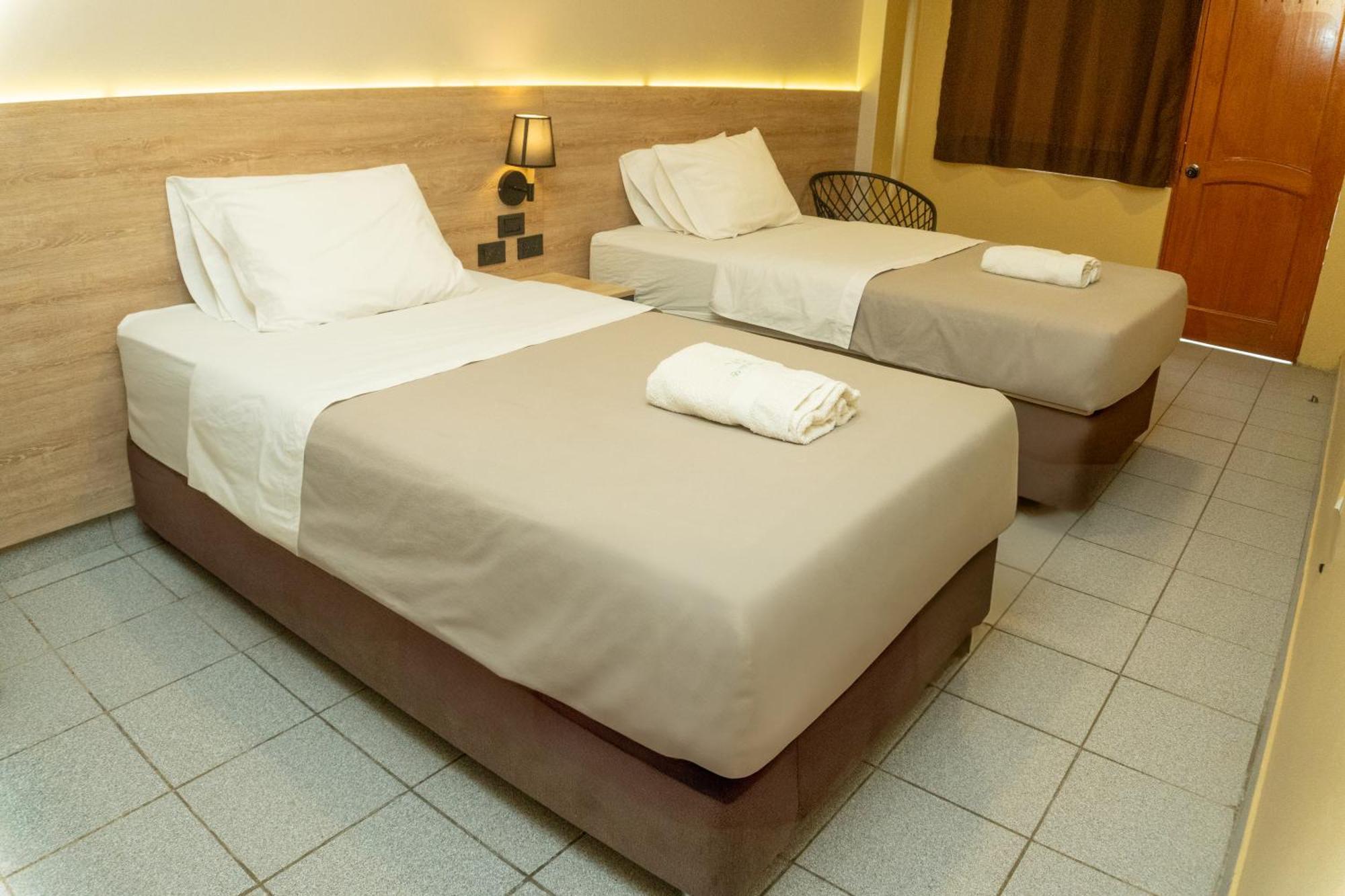 Wild Rover Huacachina Ica Ngoại thất bức ảnh
